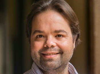 Carlos Bustamante headshot